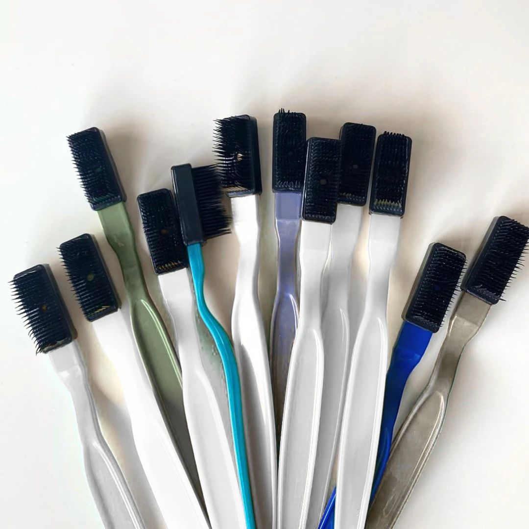 Easybrush beyaz ve renkli saplı ürün fotoğrafı
